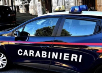 Uomo di 54 anni trovato senza vita in casa: fermati i due figli