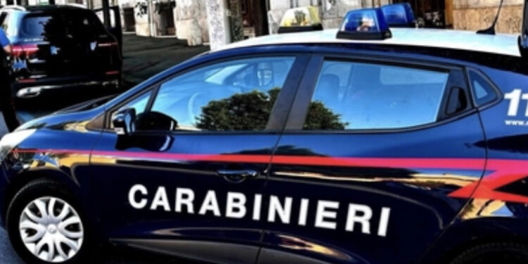 Uomo di 54 anni trovato senza vita in casa: fermati i due figli