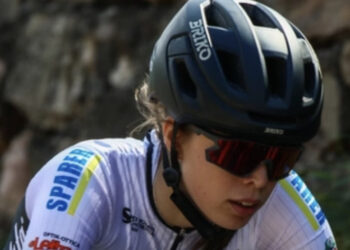 Investita e uccisa da un’auto a 19 anni: addio alla campionessa di ciclismo Sara Piffer