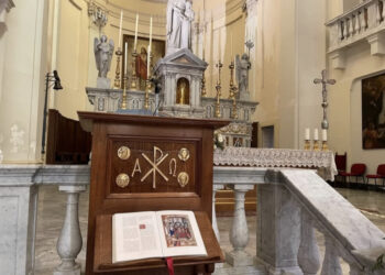 Cagliari, ritrovata la Bibbia rubata dalla chiesa di Sant’Anna: “È tornato sull’ambone il Vangelo illustrato”