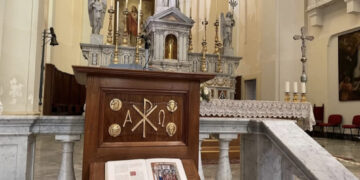 Cagliari, ritrovata la Bibbia rubata dalla chiesa di Sant’Anna: “È tornato sull’ambone il Vangelo illustrato”