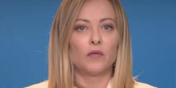 Giorgia Meloni, avviso di garanzia per favoreggiamento e peculato per il caso Almasri: “Non sono ricattabile”