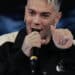 Emis Killa indagato per associazione a delinquere, salta la partecipazione al Festival di Sanremo: “Preferisco fare un passo indietro”