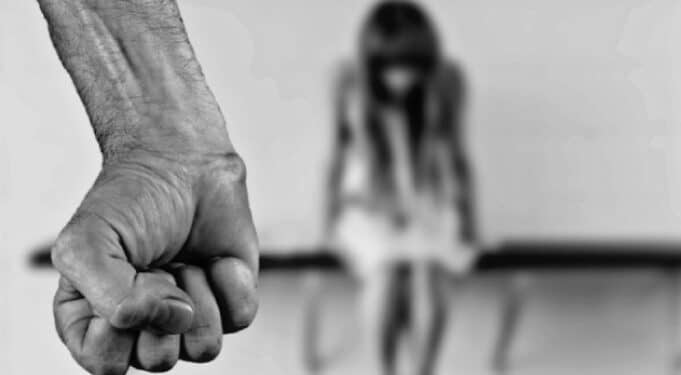 Scappa dal Sud Italia e si rifugia in Sardegna: “Ho subito maltrattamenti fisici e psicologici, ora, finalmente, sono serena“