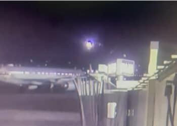 Tragedia a Washington, aereo di linea impatta contro un elicottero militare: piu di 30 morti