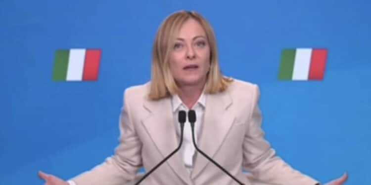 Giorgia Meloni e il caso Almasri: “Indagarmi un danno alla Nazione, non mollo”