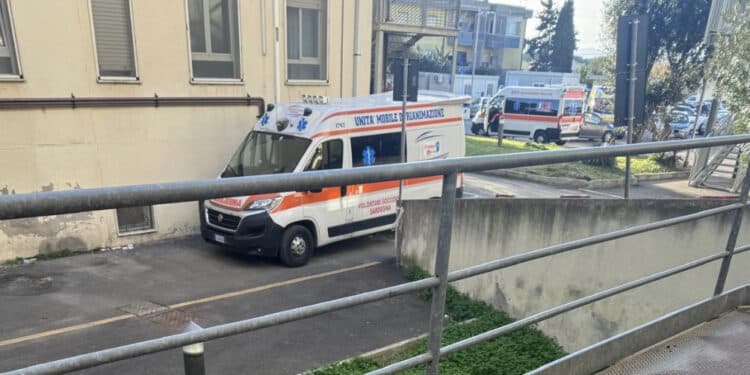 San Gavino Monreale, lunga fila di ambulanze e tempi di attesa lunghissimi, il pronto soccorso del Medio Campidano preso d’assalto