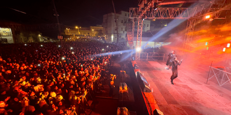 Castelsardo, oltre 10 mila persone hanno festeggiato il Capodanno con Irama ed Elodie