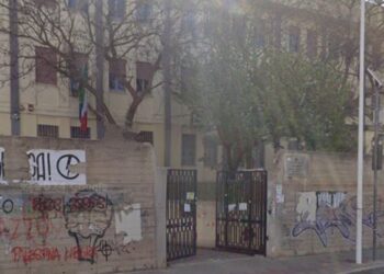 Cagliari, al De Sanctis-Deledda studenti in aula con coperte e borse dell’acqua calda