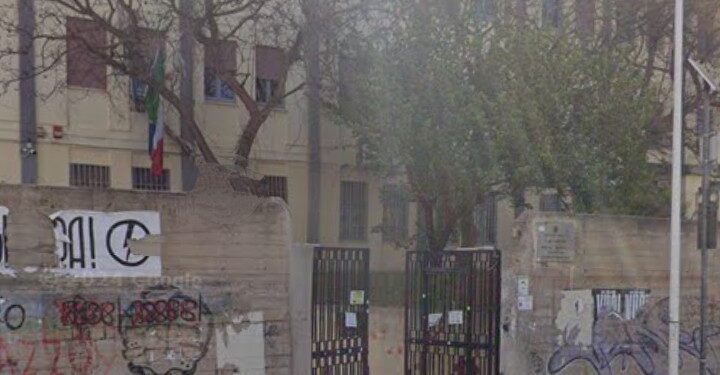 Cagliari, al De Sanctis-Deledda studenti in aula con coperte e borse dell’acqua calda