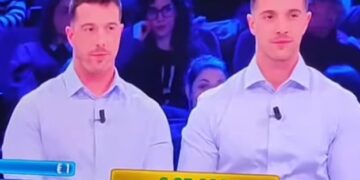 Da Uri ad “Affari tuoi”, i gemelli in divisa conquistano l’Italia