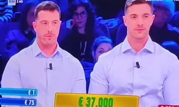 Da Uri ad “Affari tuoi”, i gemelli in divisa conquistano l’Italia