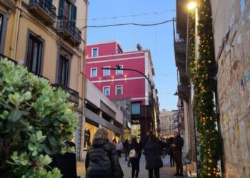 Cagliari, ancora luminarie spente: dopo il Corso tocca a via Manno e via Bajlle