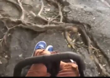 Cagliari, disastro viale Merello: “Ecco in che condizioni sono strada e marciapiedi”