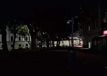 Cagliari, piazza Gramsci ripiomba nel buio: sconcerto tra i residenti