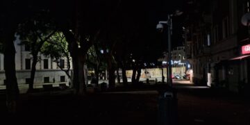 Cagliari, piazza Gramsci ripiomba nel buio: sconcerto tra i residenti