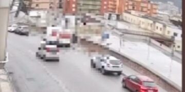 Corriere travolto sulle strisce da un’auto mentre consegna un pacco a Nuoro