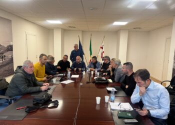 Clamorosa protesta dei sindacati: Cgil, Cisl e Uil occupano l’assessorato regionale del Lavoro