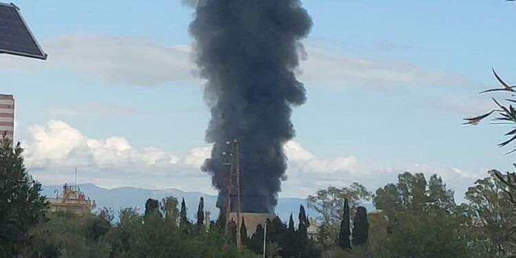 Incendio alla Saras di Sarroch, il Grig attacca: “Ennesima volta, nessuno parla delle conseguenze per ambiente e salute”