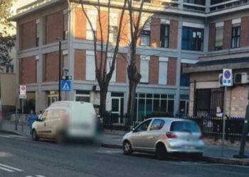 Parcheggio selvaggio davanti alla Asl di Quartu e auto a folle velocità: “A rischio soccorsi e diritti dei disabili”