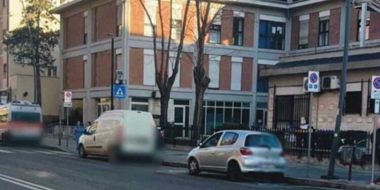 Parcheggio selvaggio davanti alla Asl di Quartu e auto a folle velocità: “A rischio soccorsi e diritti dei disabili”