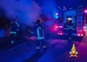 Siniscola, vandalismo senza fine: bruciata l’auto di un finanziere