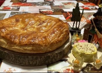 Eccola, la pizzetta sfoglia cagliaritana più grande di sempre: 32 centimetri di bontà, l’opera di Anna di Carbonia