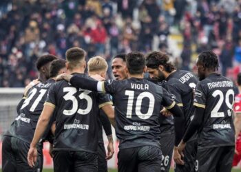 Monza-Cagliari 1-2, pitticcu Piccoli: un gran gol del centravanti rilancia in classifica la banda di Nicola