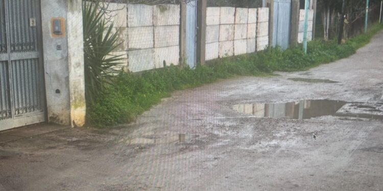 Quartu, la disperazione degli abitanti di via Neapolis: “Non si può passare a piedi, certi giorni dobbiamo chiamare il taxi: una vergogna”