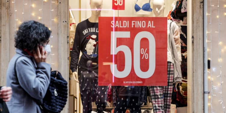 A caccia dell’affare, al via da sabato e per due mesi i saldi invernali in Sardegna