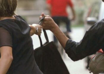 Sestu, tentato scippo ai danni di una donna mentre tornava a casa