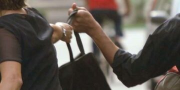 Sestu, tentato scippo ai danni di una donna mentre tornava a casa