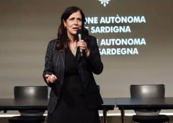 Alessandra Todde, gli auguri al sardi per il 2025: “Soltanto uniti potremo vincere le sfide sulla sanità e contro chi vede la Sardegna solo per affari”