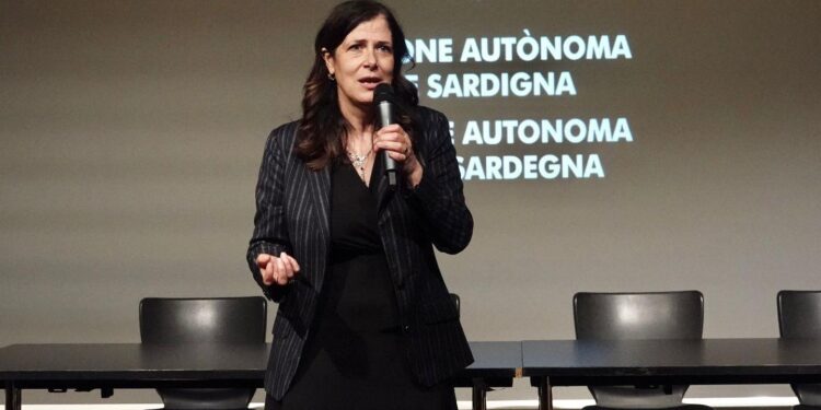 Alessandra Todde, gli auguri al sardi per il 2025: “Soltanto uniti potremo vincere le sfide sulla sanità e contro chi vede la Sardegna solo per affari”