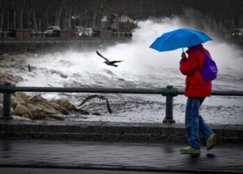 Due giorni di nubifragi e tempeste di scirocco: piogge torrenziali e vento a 100 chilometri rovinano il weekend in Sardegna