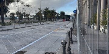 Via Roma, la riapertura che ancora non c’è: tracciati i parcheggi, ecco il VIDEO della strada quasi pronta