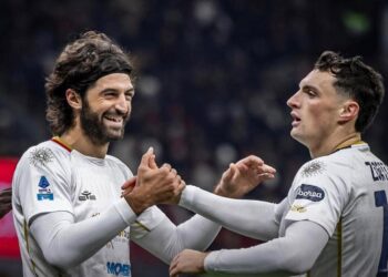 Milan-Cagliari 1-1, Felici da morire: grande show a san Siro, Zortea illumina uno stupendo pareggio rossoblù