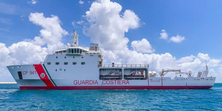 Cagliari, le navi Diciotti e Aringhieri aprono al pubblico