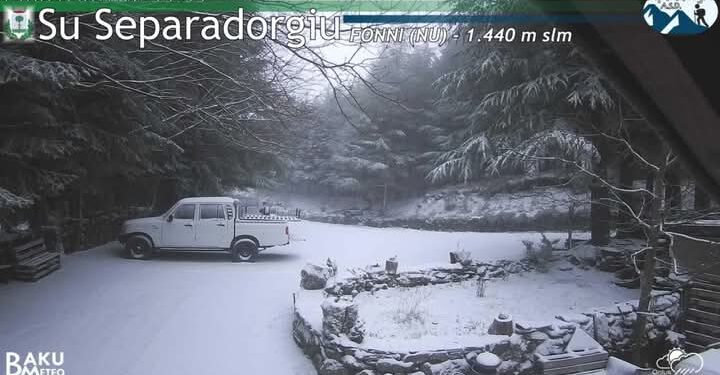Risveglio imbiancato in Sardegna, ancora neve sul Gennargentu