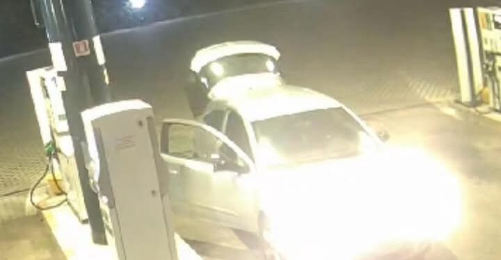 Capoterra, ennesimo atto di vandalismo al distributore Isola Gas: bottiglie spaccate e un sacco di sabbia lanciato