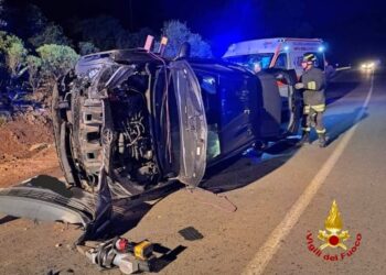 Auto si ribalta sulla Sp 126 a Gonnesa, un ferito estratto dalle lamiere