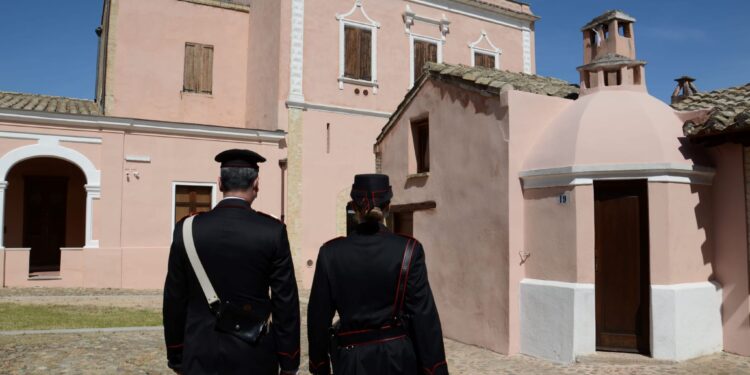 Rende la vita impossibile alla sua ex compagna: operaio 38enne arrestato a Carbonia