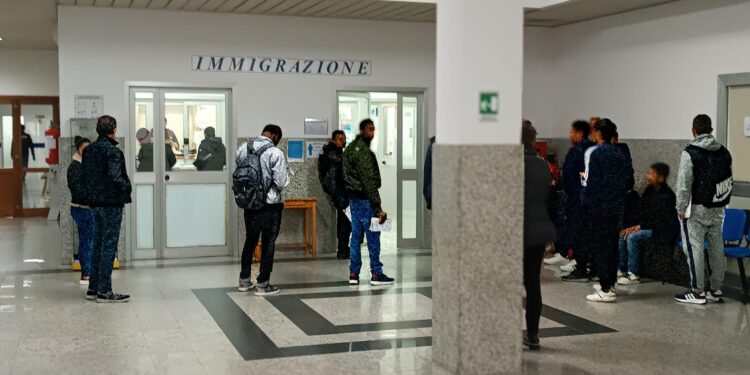 Reati contro il patrimonio a Oristano, senegalese rimpatriato dalla polizia