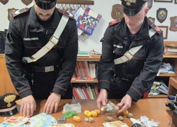 In casa cocaina e hashish, 24enne arrestato dopo un blitz a Portoscuso