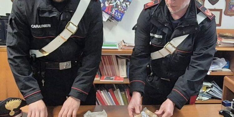 In casa cocaina e hashish, 24enne arrestato dopo un blitz a Portoscuso