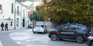 Siliqua, in auto ubriaco e con un fucile automatico: denunciato