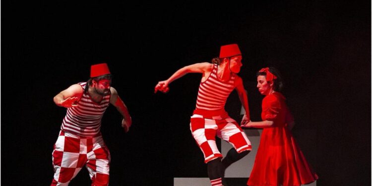 Cagliari, il disperato appello di una compagnia teatrale per bambini: “Ci hanno rubato furgone, scene e costumi”