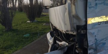 Macchiareddu, scontro tra un autocompattatore e un blindato della penitenziaria: un ferito