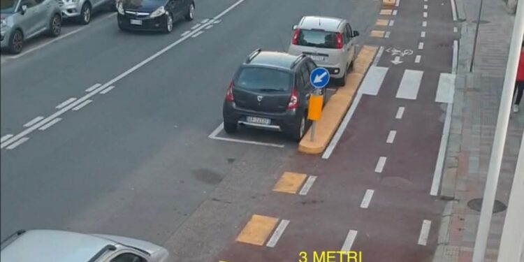 Cagliari, il flop delle piste ciclabili: “Pericolose e disegnate male, solo lo 0,3 dei cagliaritani le utilizza: rischio incidenti altissimo”