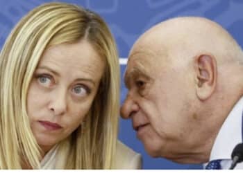 Caso Almasri, un testimone delle torture denuncia il governo italiano: “Io vittima di orrori e atrocità”